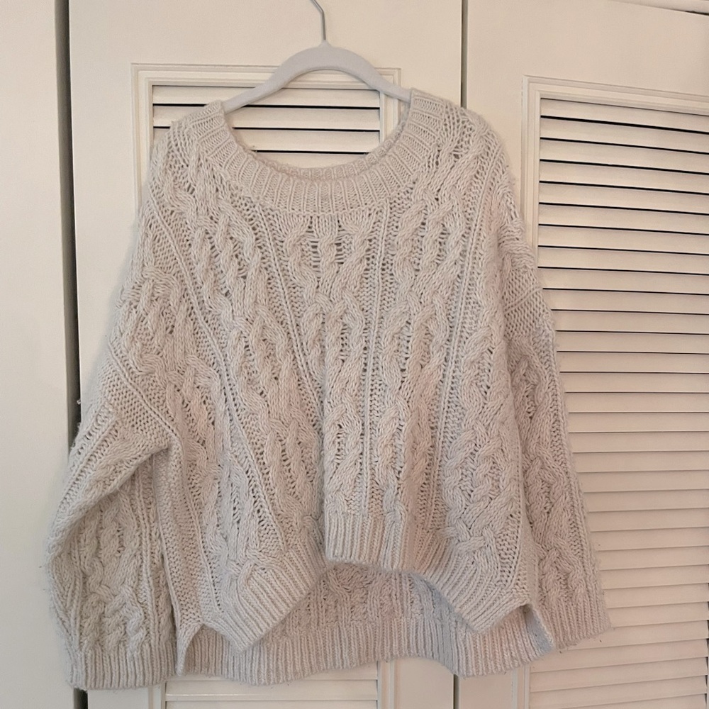 H&M Oversized cropped cable knit sweater size Medium